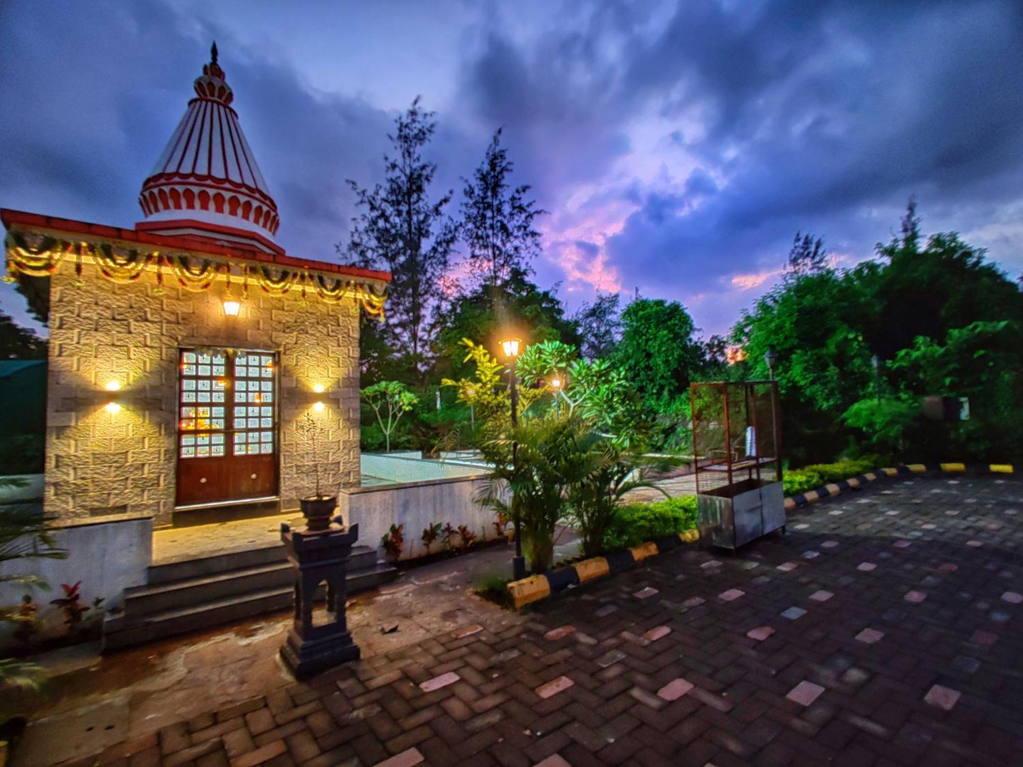 Pushpam Sanskruti Resort Karjat - A Pure Veg Resort Dhamni ภายนอก รูปภาพ