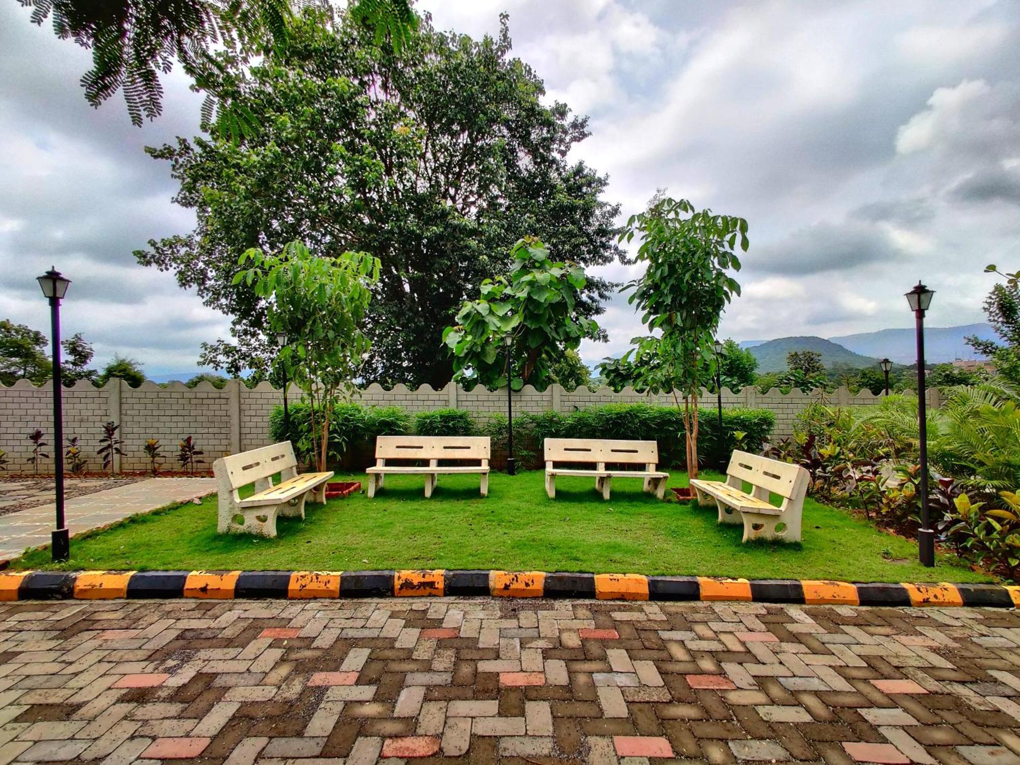 Pushpam Sanskruti Resort Karjat - A Pure Veg Resort Dhamni ภายนอก รูปภาพ