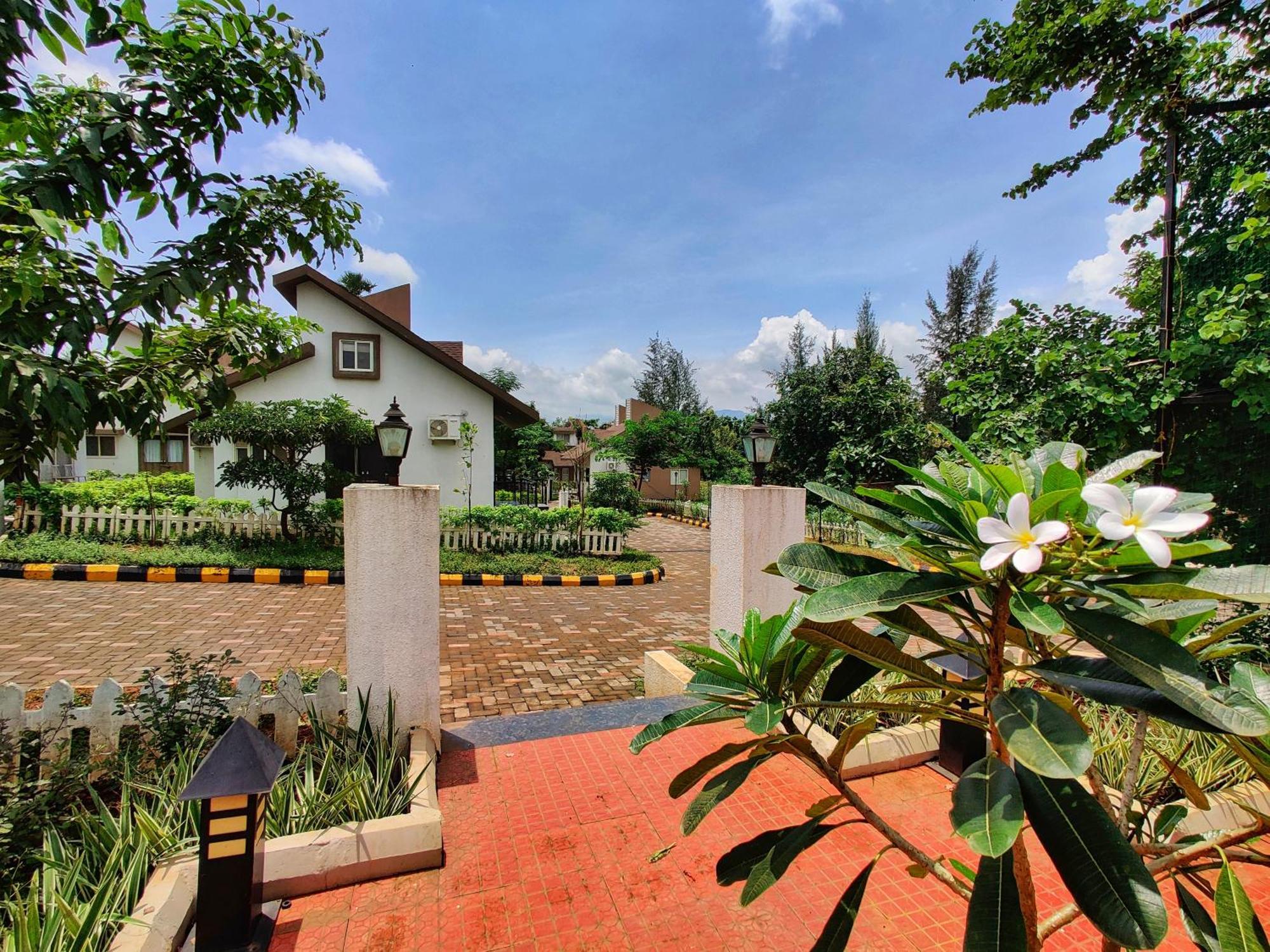 Pushpam Sanskruti Resort Karjat - A Pure Veg Resort Dhamni ภายนอก รูปภาพ