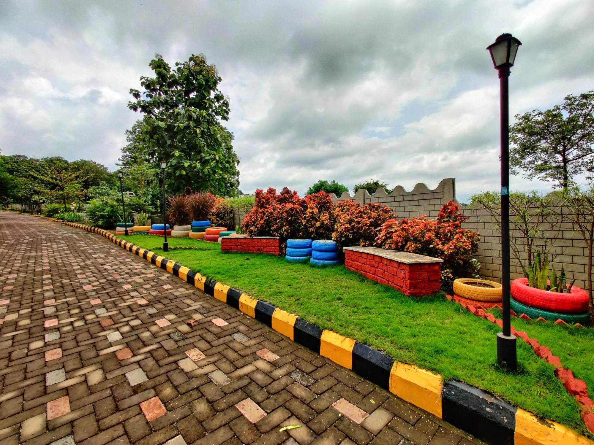 Pushpam Sanskruti Resort Karjat - A Pure Veg Resort Dhamni ภายนอก รูปภาพ