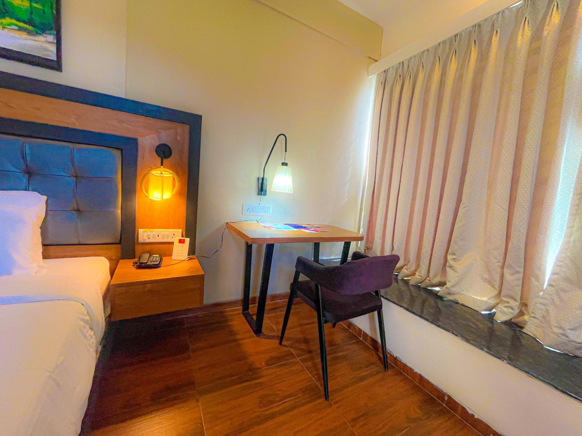 Pushpam Sanskruti Resort Karjat - A Pure Veg Resort Dhamni ภายนอก รูปภาพ